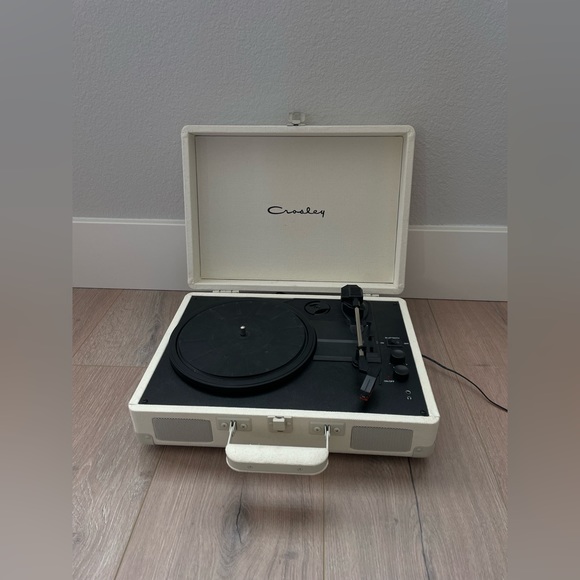 CROSLEY Cruiser Urban Outfitters Record/Media Player - Picture 3 of 6